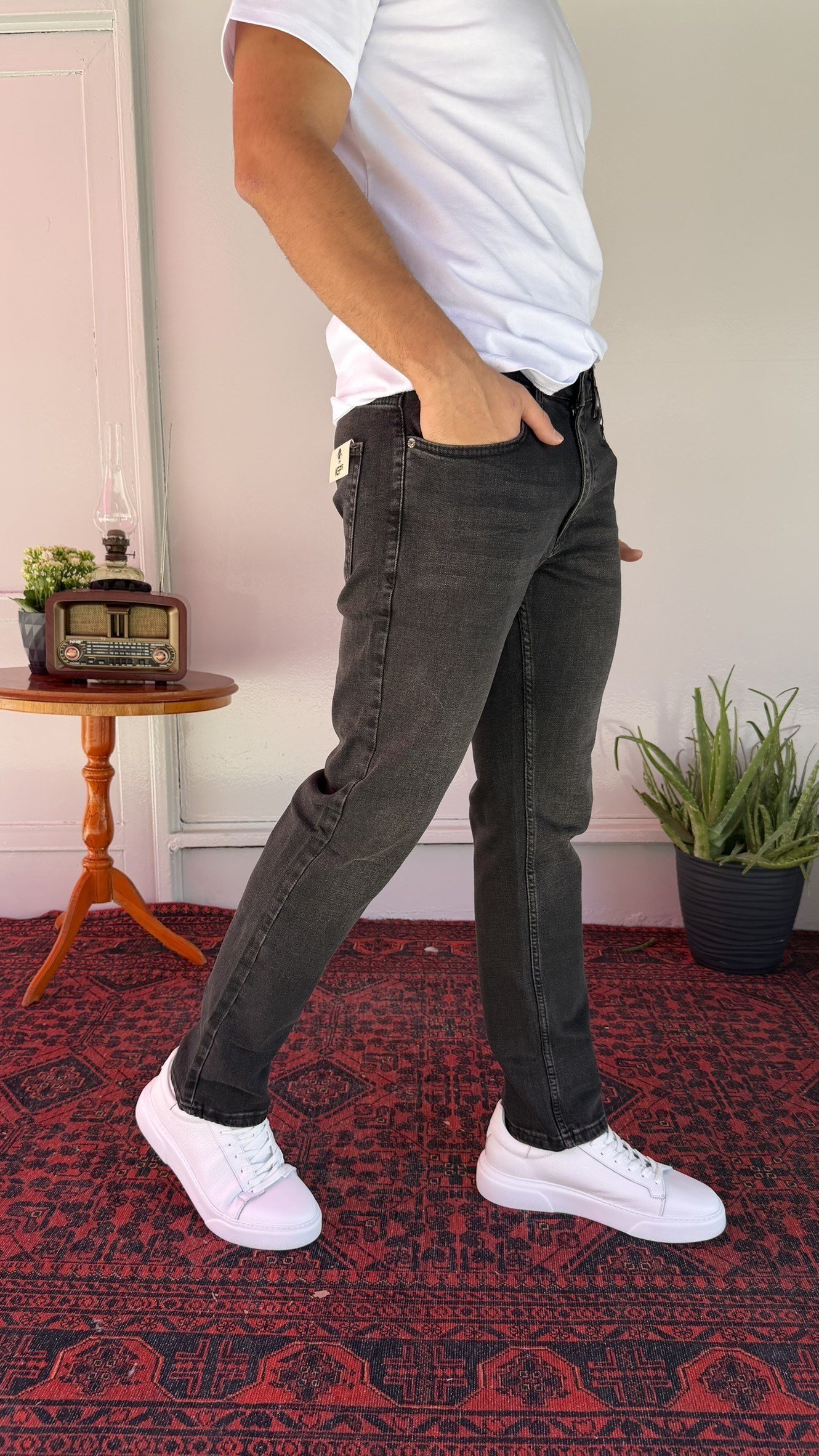 Siyah Yıkamalı Regular Jean