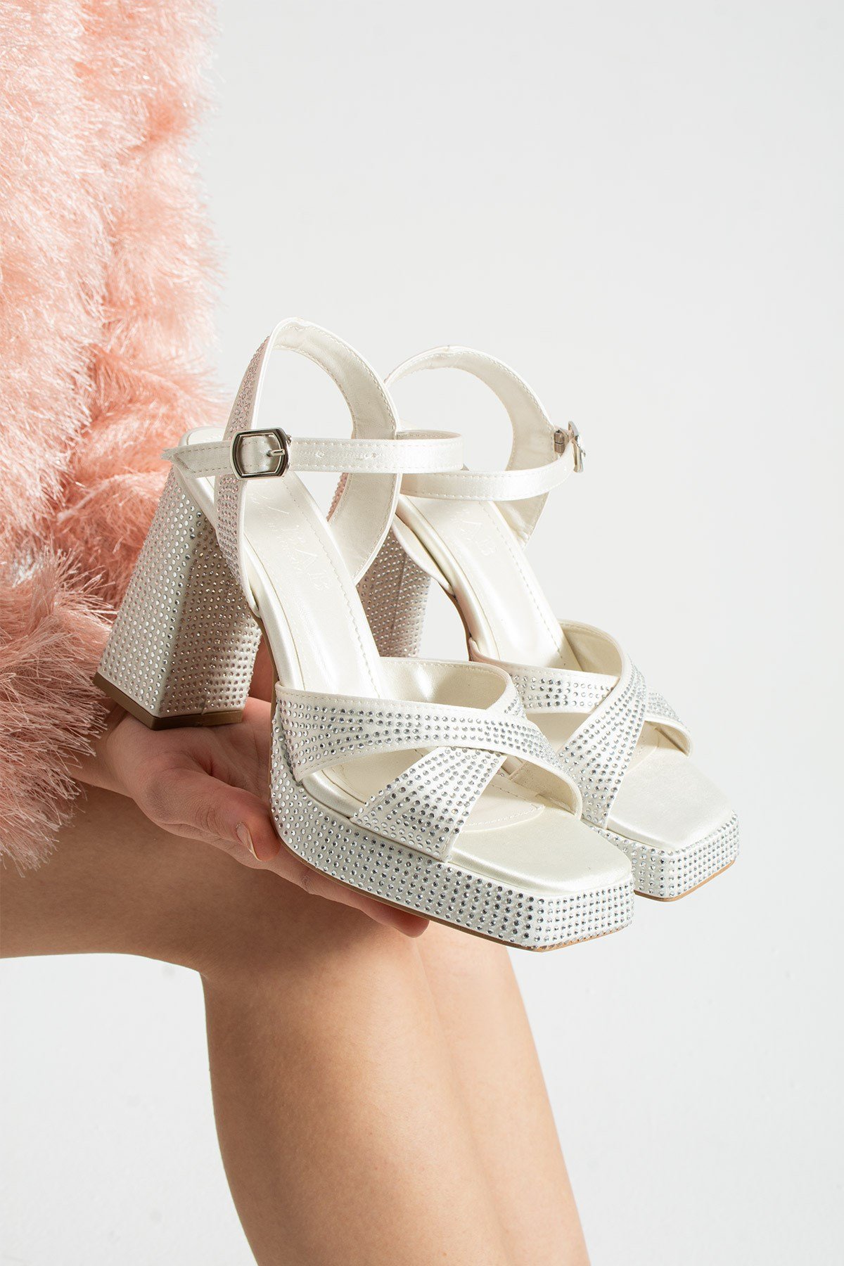 LUMERA Kadın Taşlı 11cm Platform Topuklu Çapraz Bantlı Abiye Sandalet Ayakkabı