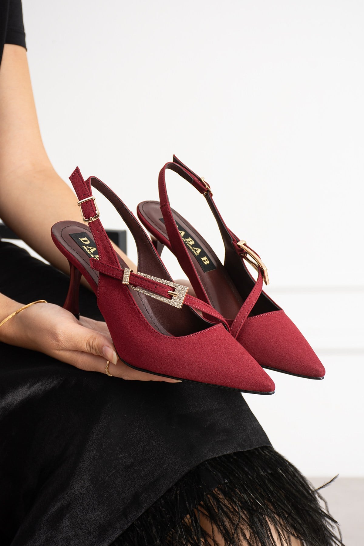 MERVA Kadın Bordo Saten Sivri Burun Taşlı Toka Detaylı Çapraz Bantlı 7 Cm İnce Topuklu Slingback Ayakkabı