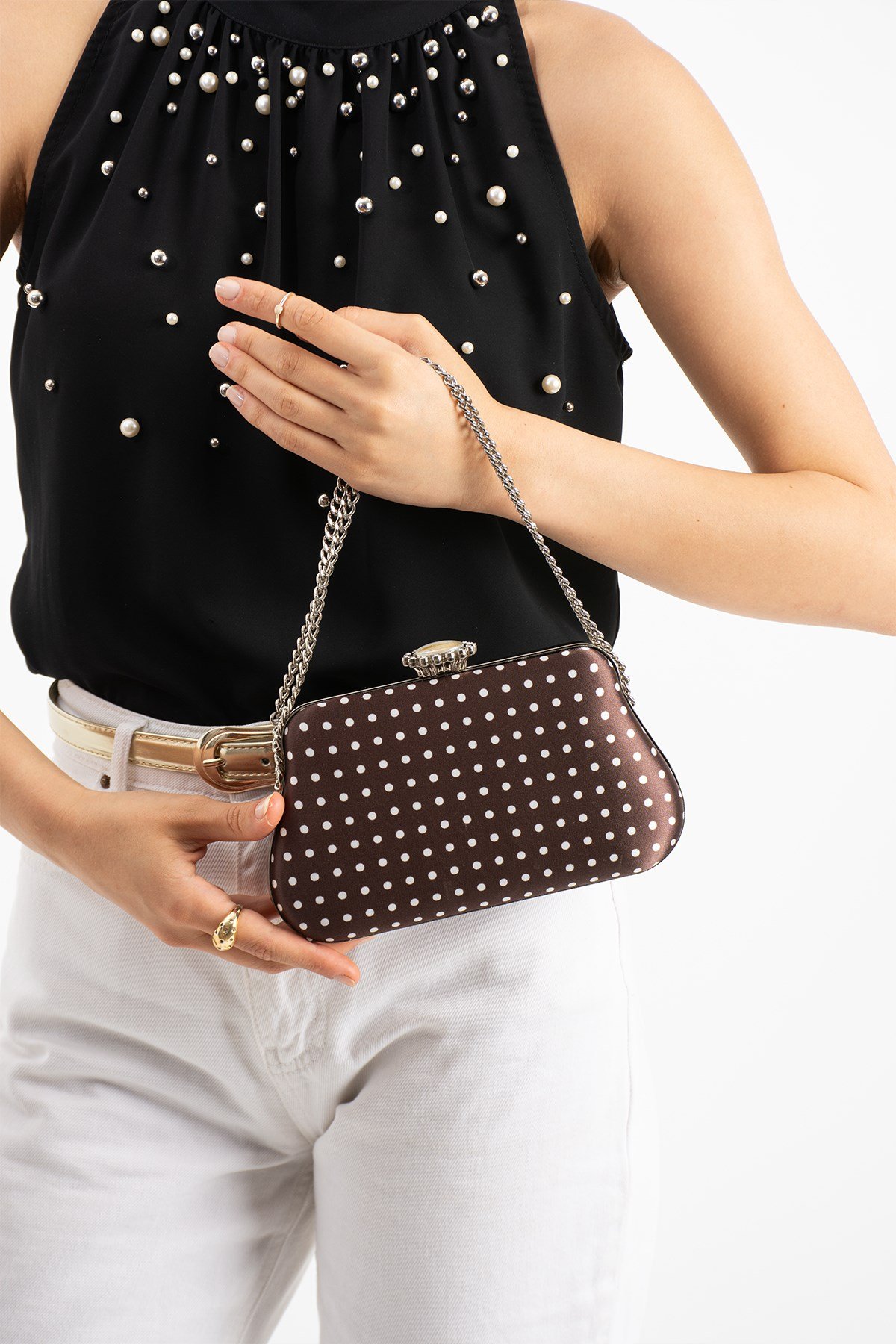 POLKIA Kahverengi Saten Kumaş Puantiye Desenli Zincir Askılı Klips Kapamalı Clutch Çanta