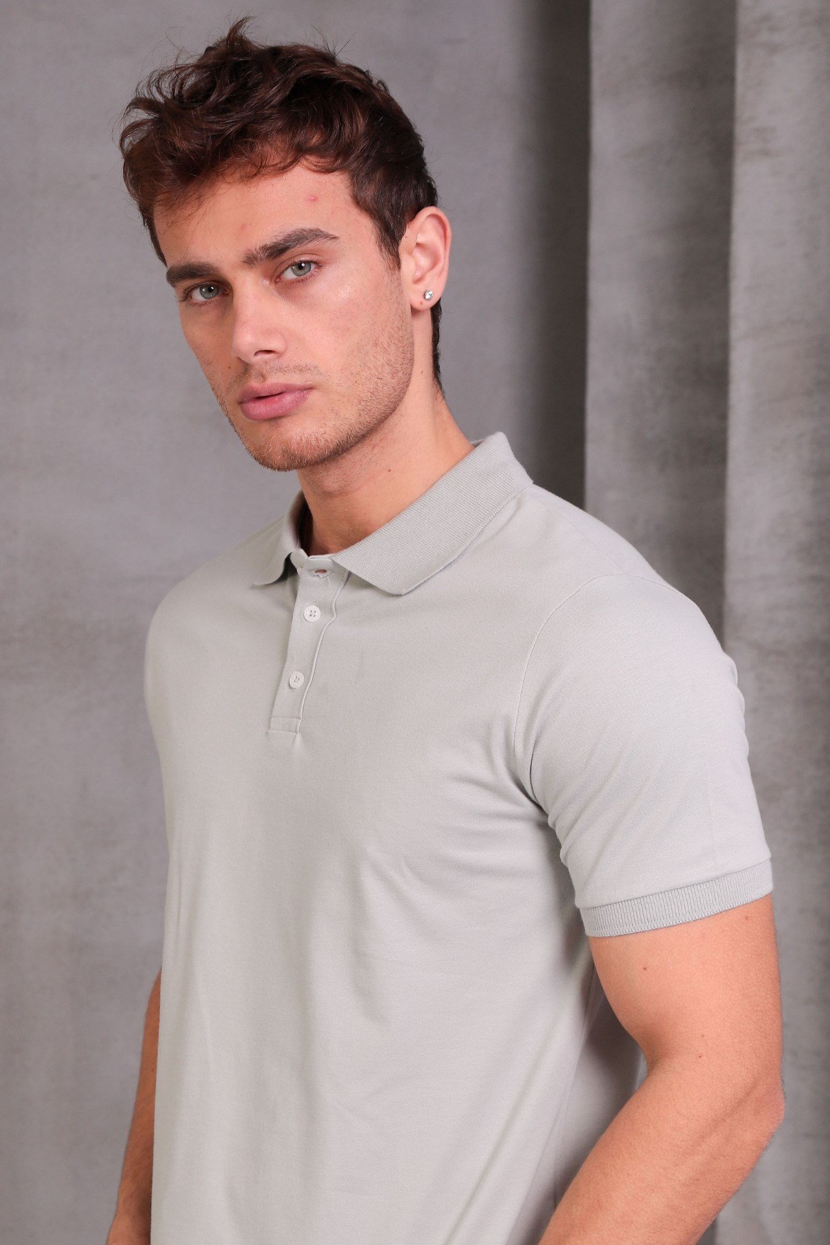 Erkek Dar Kesim Slim Fit Pamuklu Yumuşak Doku Nefes Alan Kumaş Kıvrılmaz Yaka Gri Polo Yaka Tişört