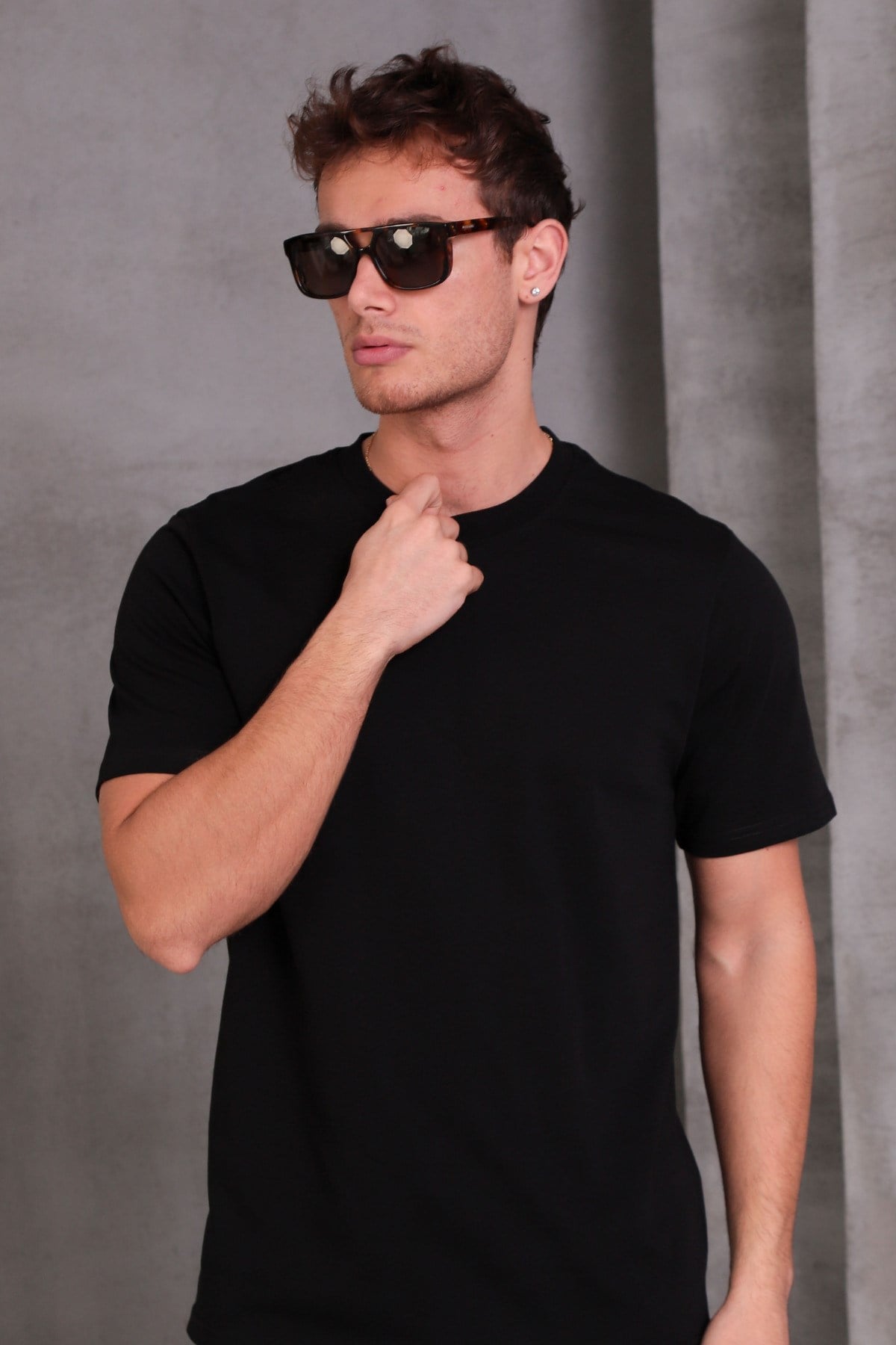 Unisex Slim Fit Dar Kesim %100 Pamuk Yumuşak Dokulu Siyah Bisiklet Yaka Tişört