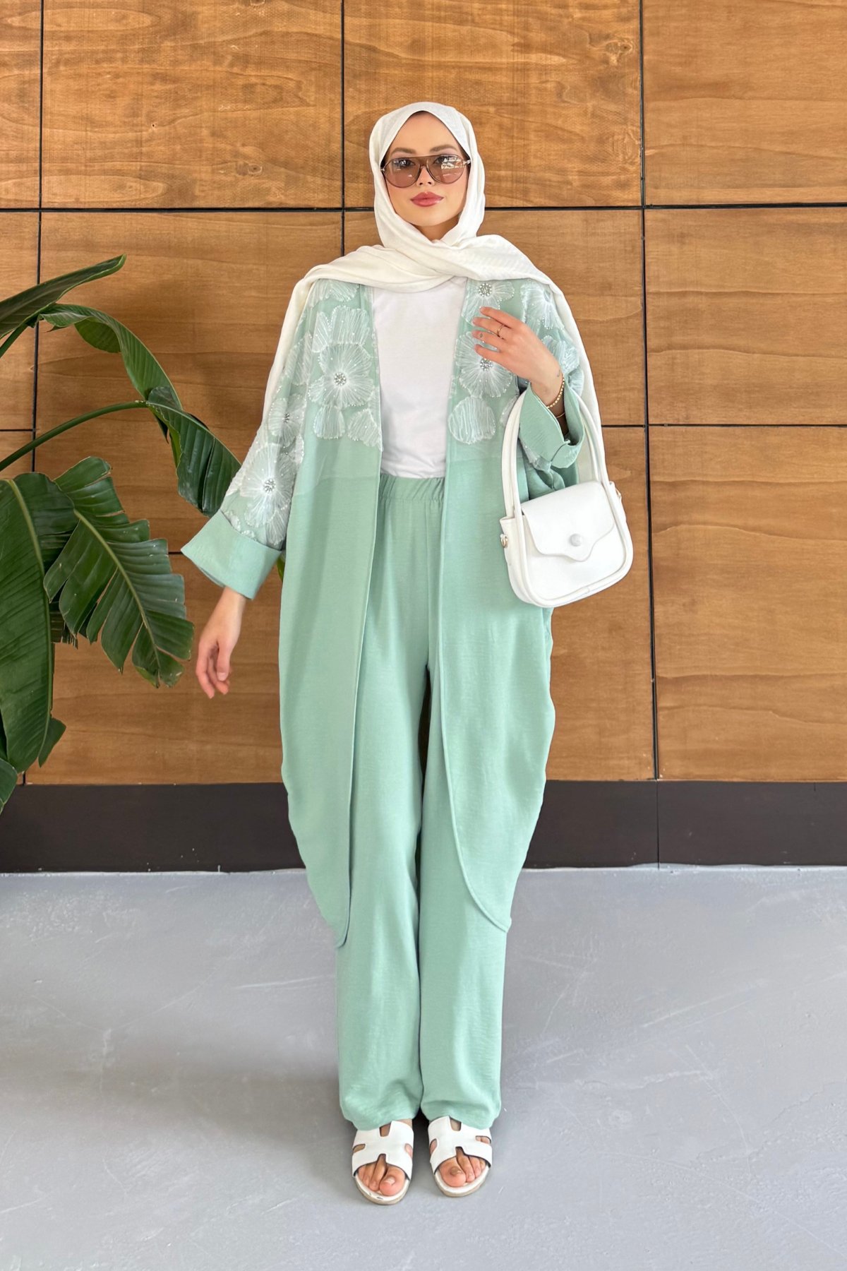 Rosa İşlemeli Yarasa Kol Keten Takım - Mint Yeşili