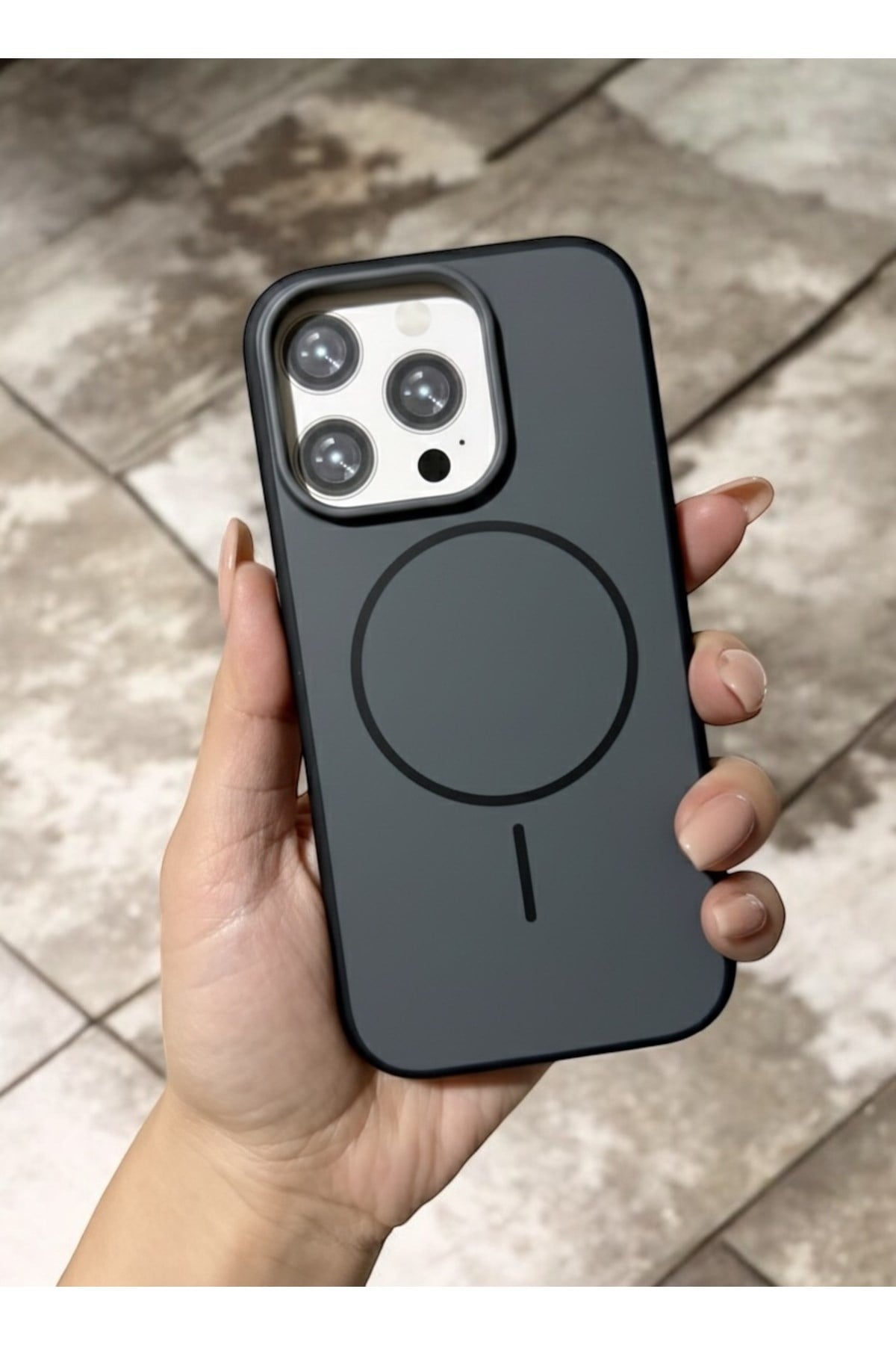 Iphone 16 Pro Uyumlu MagSafeli Siyah Kılıf, Darbe Korumalı, Metal Tuşlu