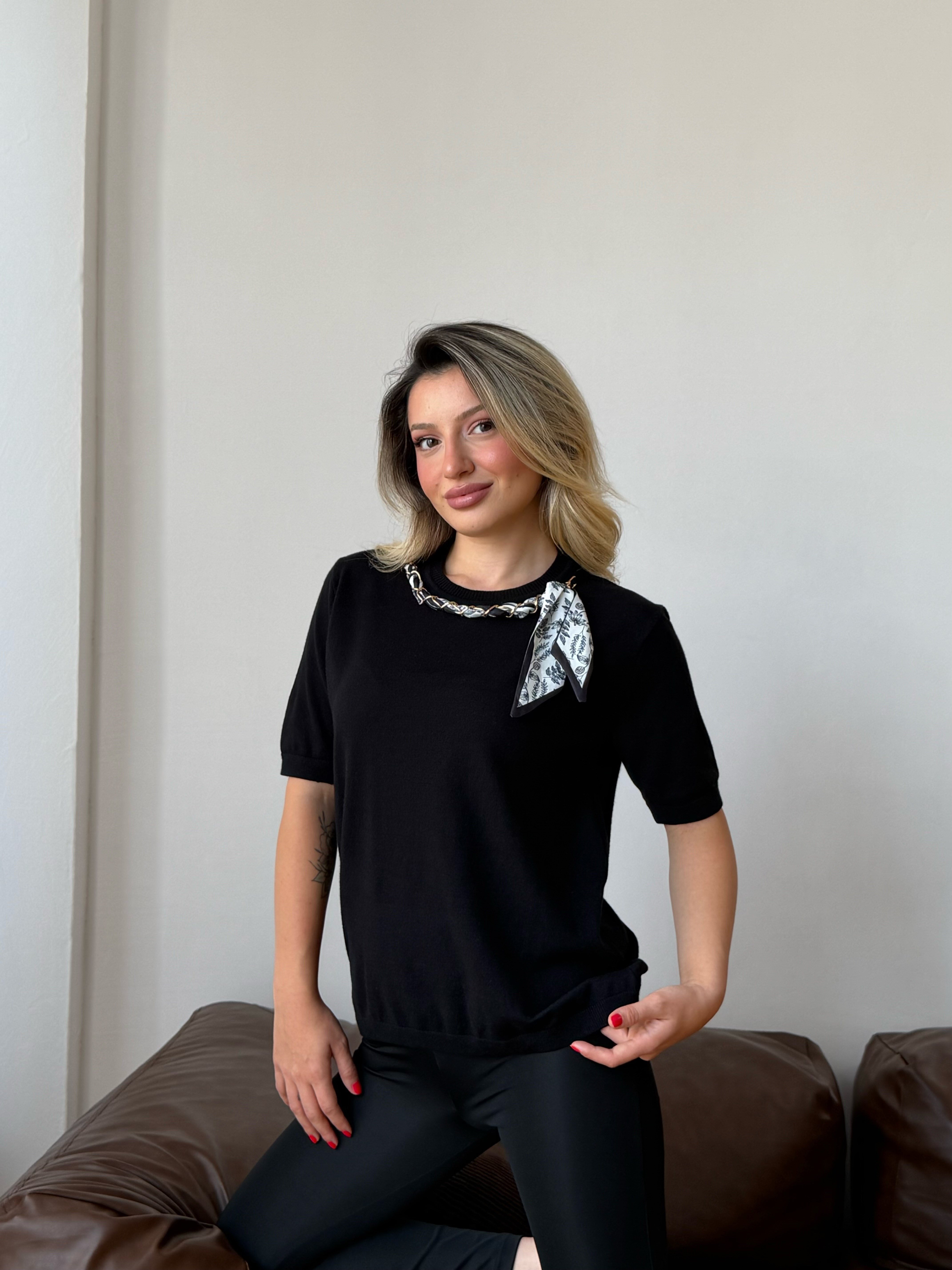 Kadın Fular Detaylı Kısa Kollu Triko Kazak
