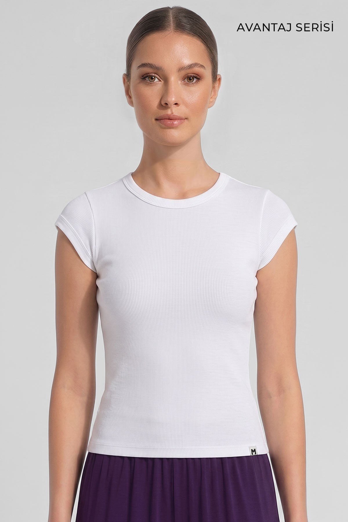 Mısırlı Kadın Kaşkorse Sıfır Kol T-Shirt Beyaz
