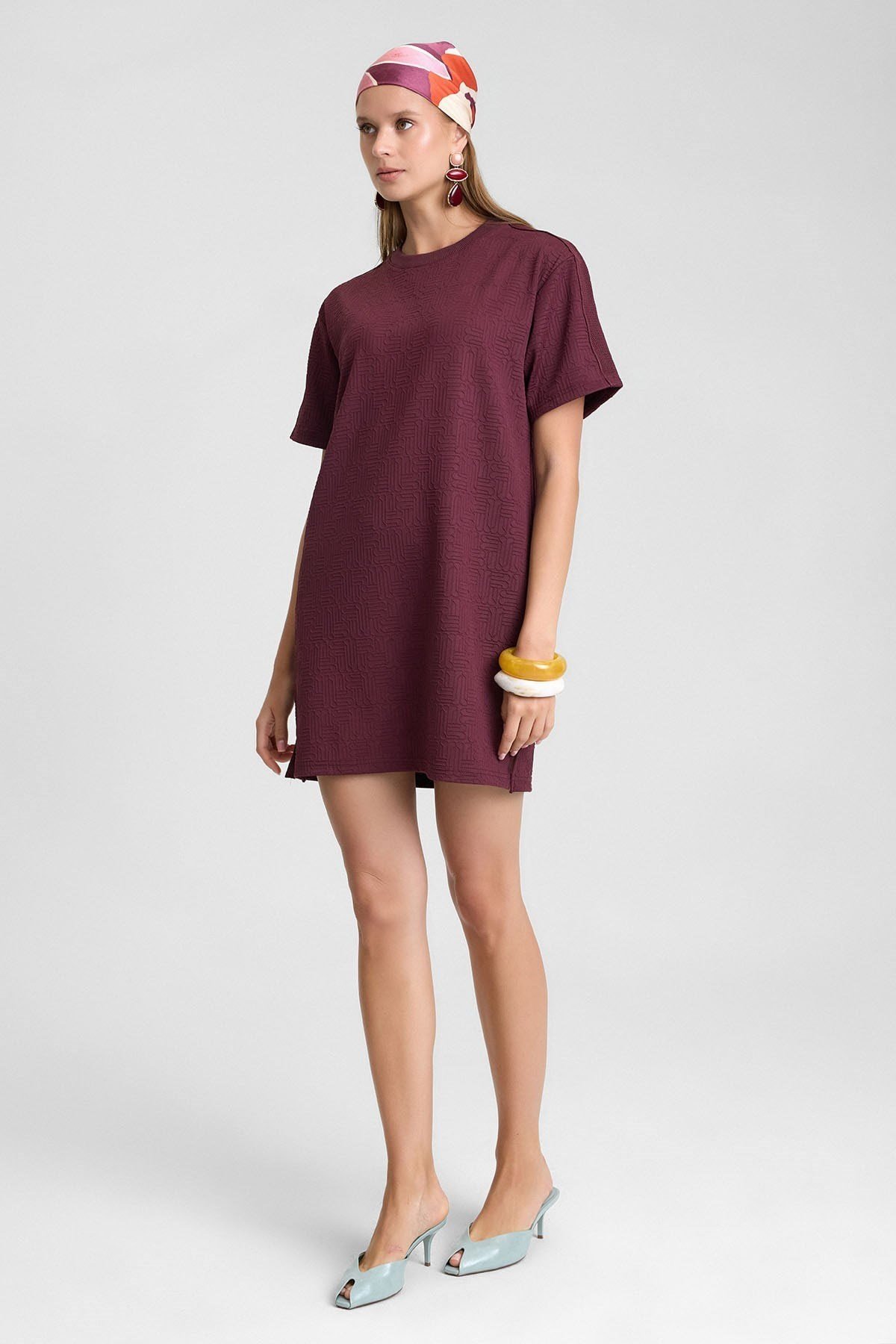 Mısırlı Kadın Monogram Desen Mini  Elbise Bordo