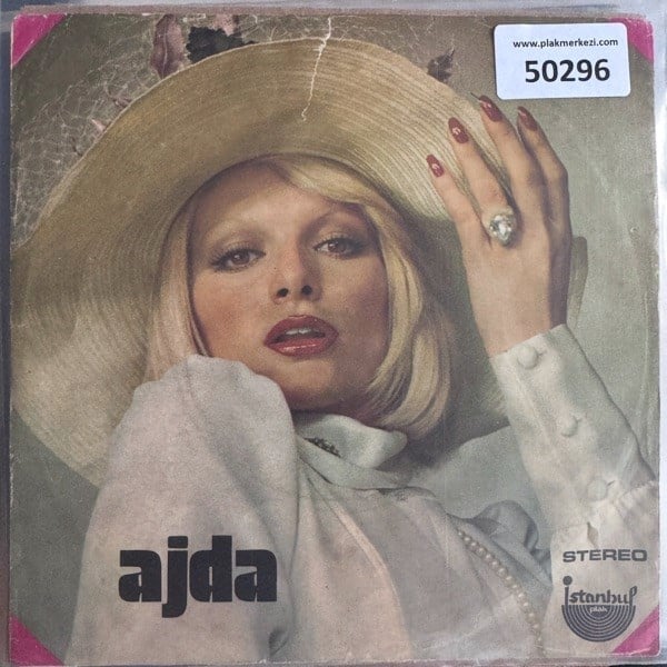 ajda-pekkan-hos-gor-sen-sana-ne-kime-n-284-a9.jpg