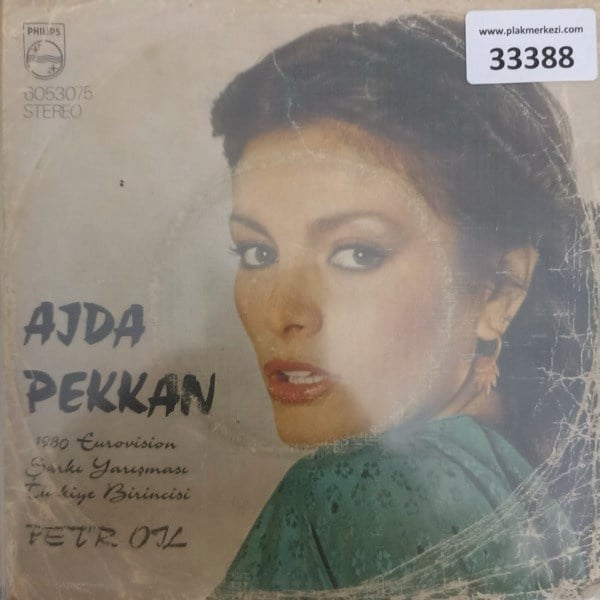 ajda-pekkan-petr-oil-loving-on-petrol--1d7ac2.jpg