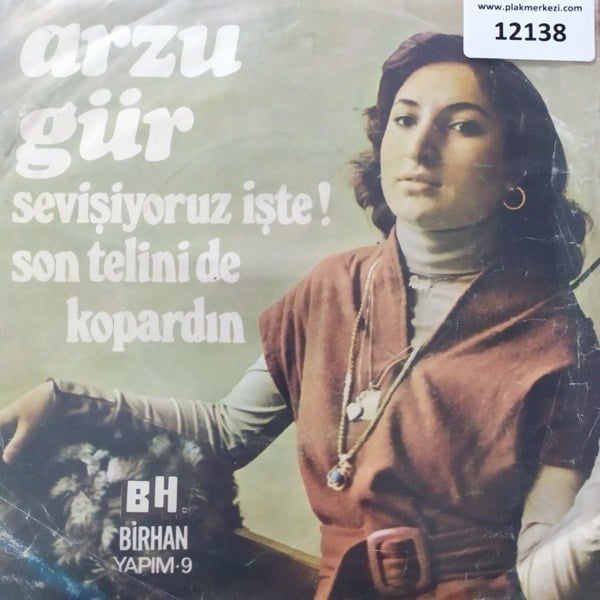 arzu-gur-sevisiyoruz-isteson-telini-de-671-8a.jpg