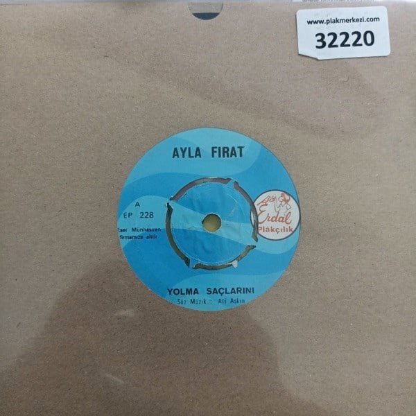 ayla-firat-yolma-saclarini-allar-giymi-2-7965.jpg