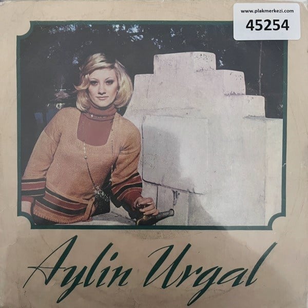 aylin-urgal-nedir-bu-halin-sen-yaratti-7ec352.jpg