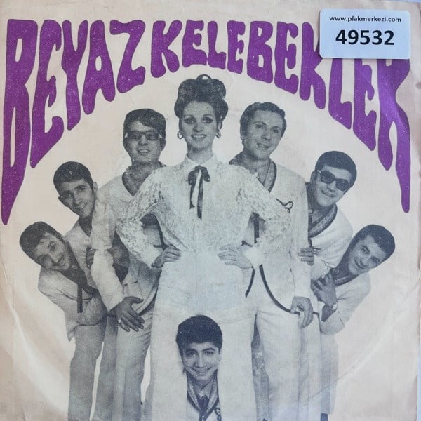 beyaz-kelebekler-uc-beyaz-kelebek-otme-fc9e-2.jpg