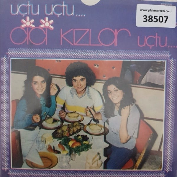 cici-kizlar-uctu-uctu-sev-sev-sev-tr45-31-b02.jpg