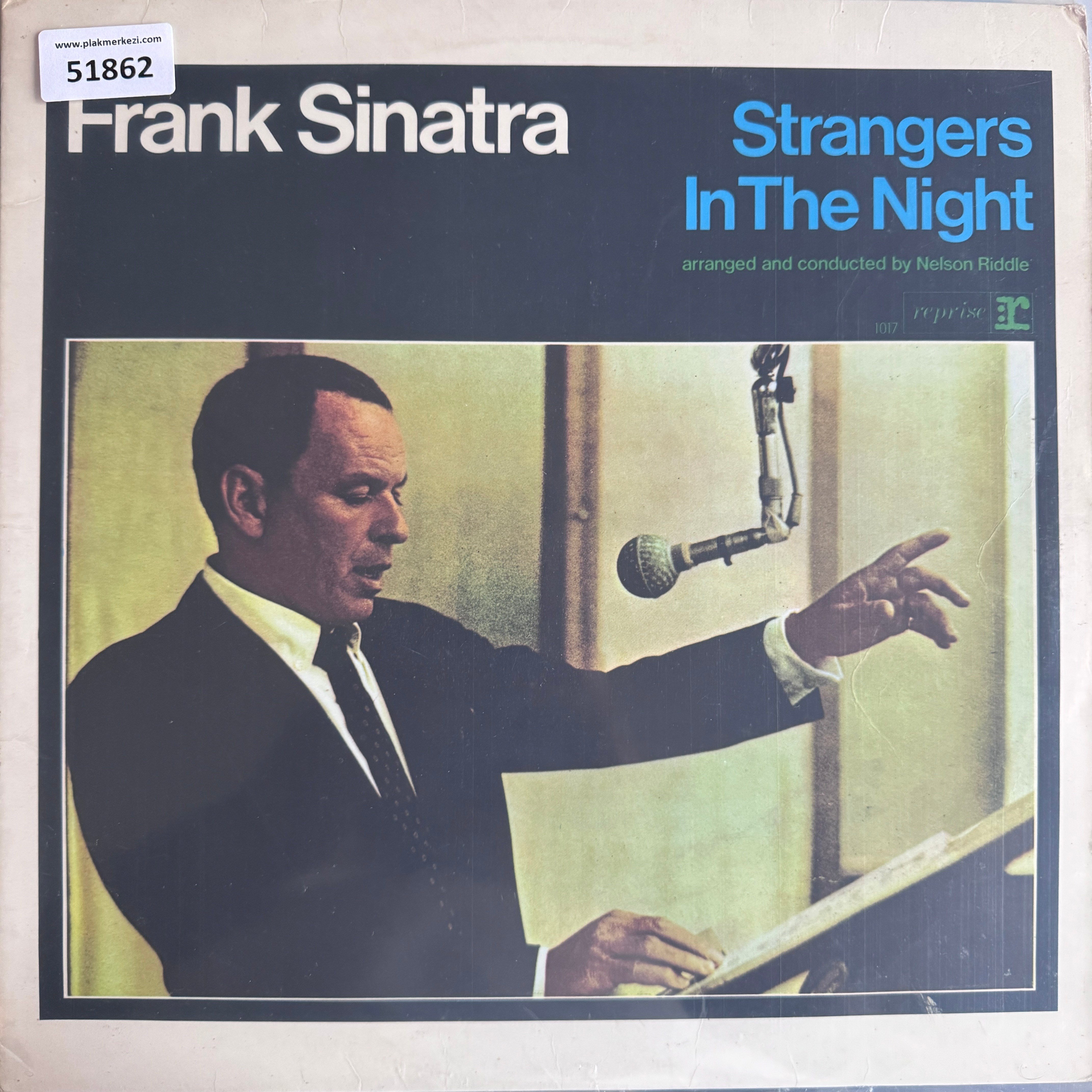 frank-sinatra-strangers-in-the-night-1--43b3-.jpg