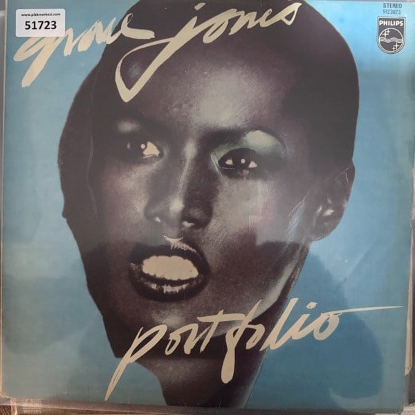 grace-jones-portfolio-1977-turkiye-bas-25cbf-.jpg
