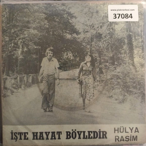 hulya-rasim-iste-hayat-boyledir-uzakta-468877.jpg