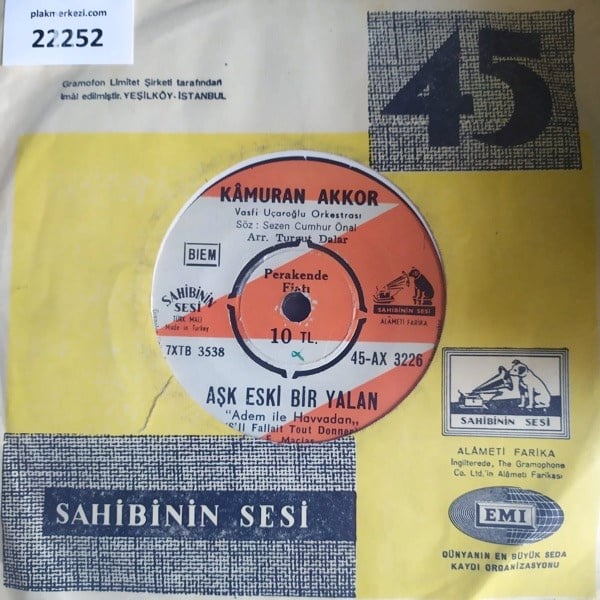 kamuran-akkor-ask-eski-bir-yalan-kokla-dce-8a.jpg