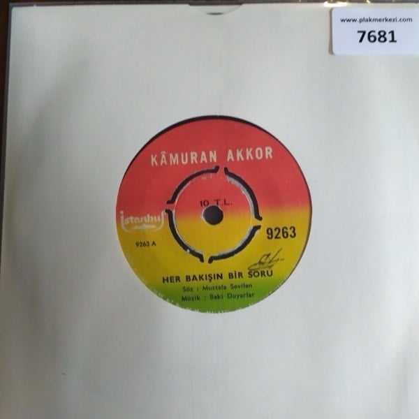 kamuran-akkor-her-bakisin-bir-sorudone-dada-9.jpg