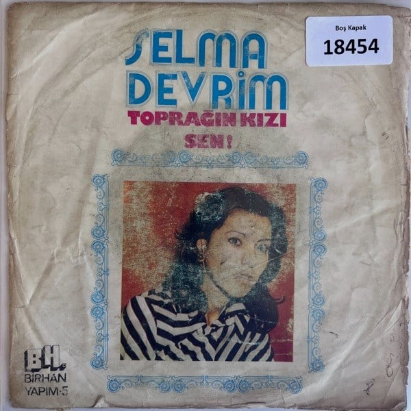 sadece-kapak-_-selma-devrim-_-topragin-40adfe.jpg