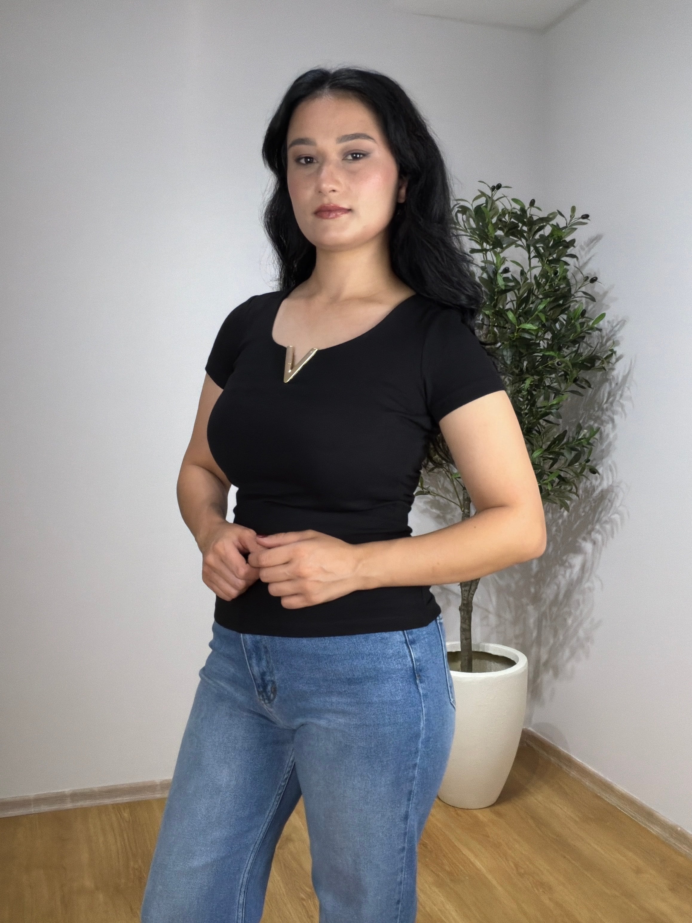 Gold Tokalı Siyah Bluz