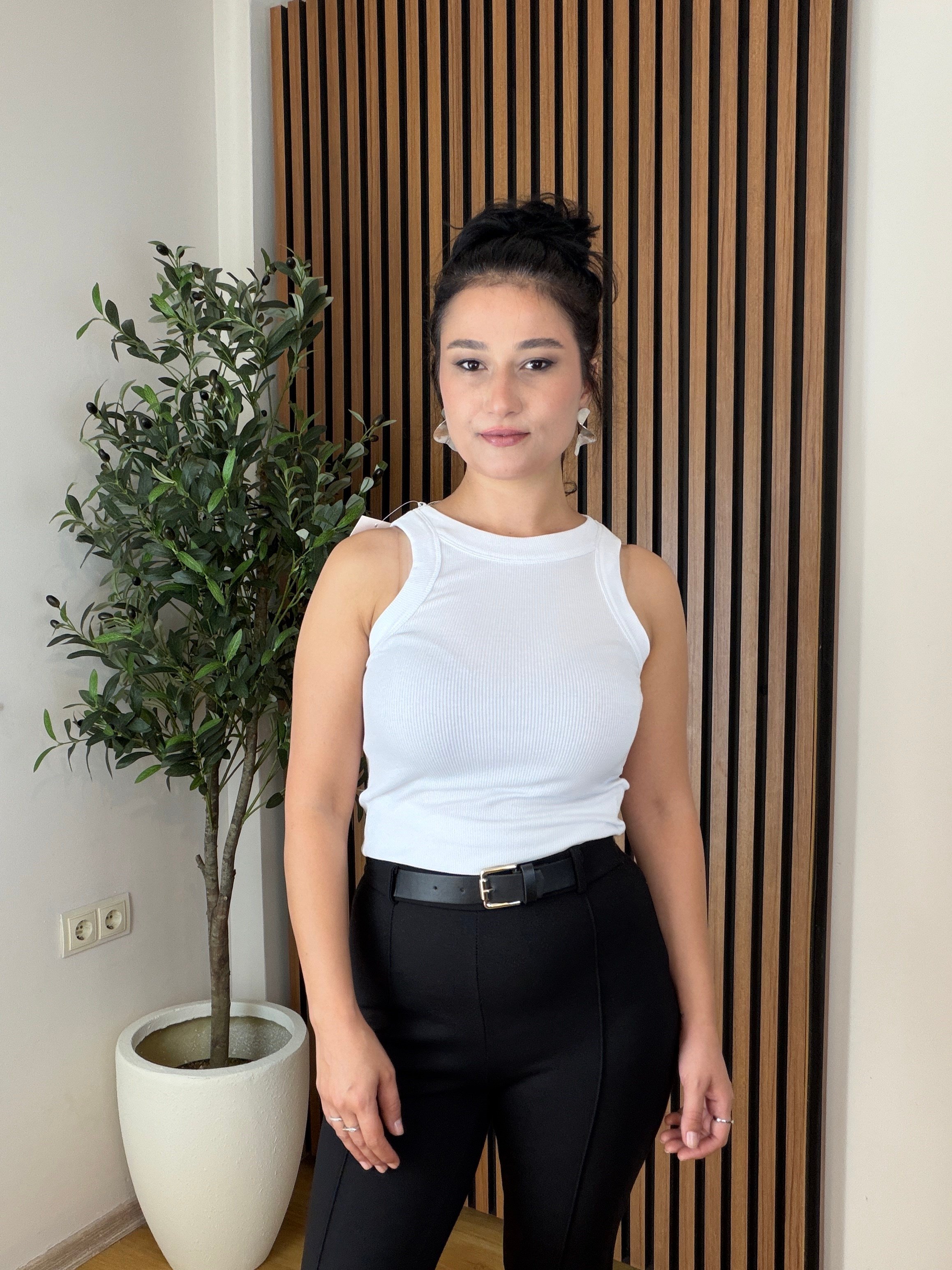 Halter Yaka Sırtı Dantelli Bluz-Ekru