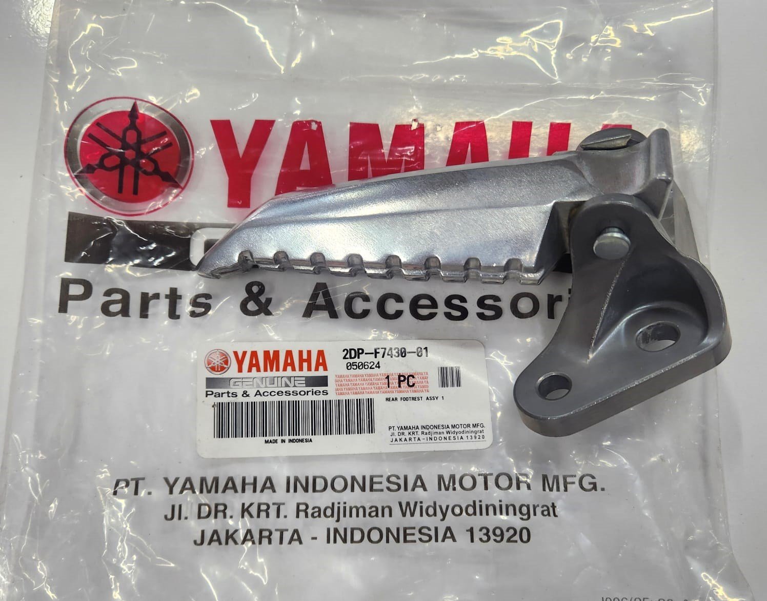 ARKA BASAMAK VE BRAKET (SOL) / YAMAHA ORİJİNAL YEDEK PARÇA / YAMAHA / N-MAX / 125cc