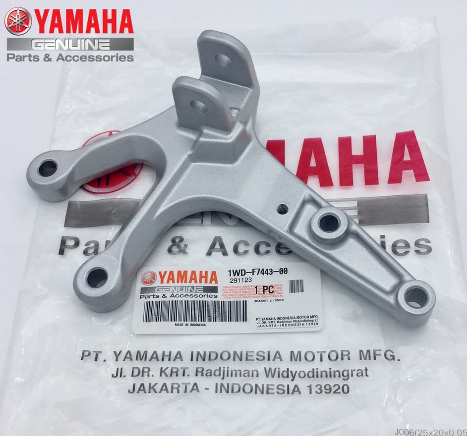 SÜRÜCÜ BASAMAK BRAKETİ (SAĞ) / YAMAHA ORİJİNAL YEDEK PARÇA / SÜRÜCÜ BASAMAK BRAKETİ (SAĞ) / YAMAHA / MT-25 / 250cc