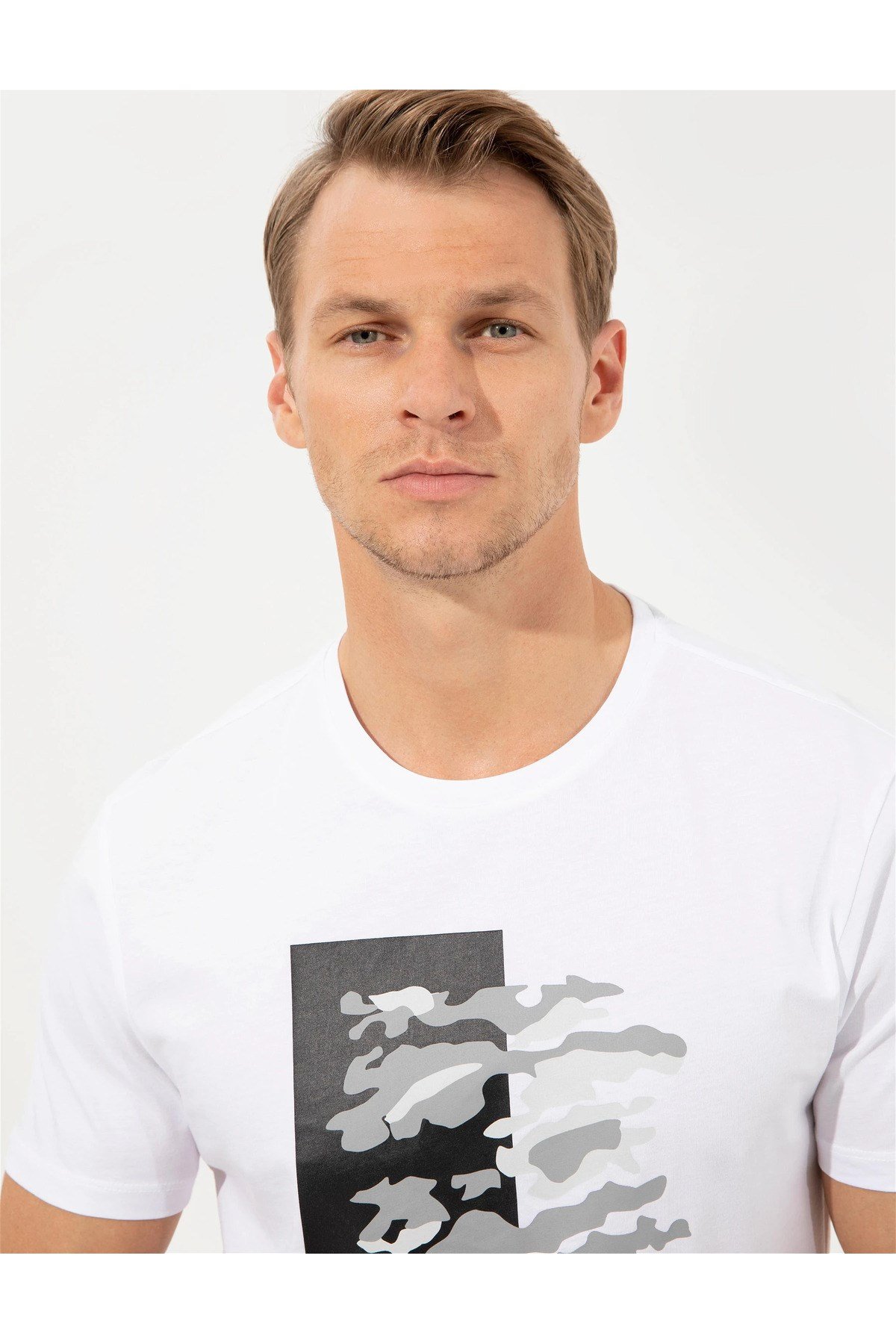 Beyaz Slim Fit Baskılı Bisiklet Yaka Tişört G021SZ011.000.1449896.VR013