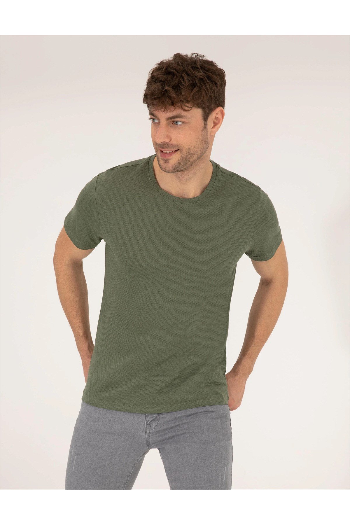 Erkek Slim Fit Basic Tişört G021SZ011.000.1613498.VR046