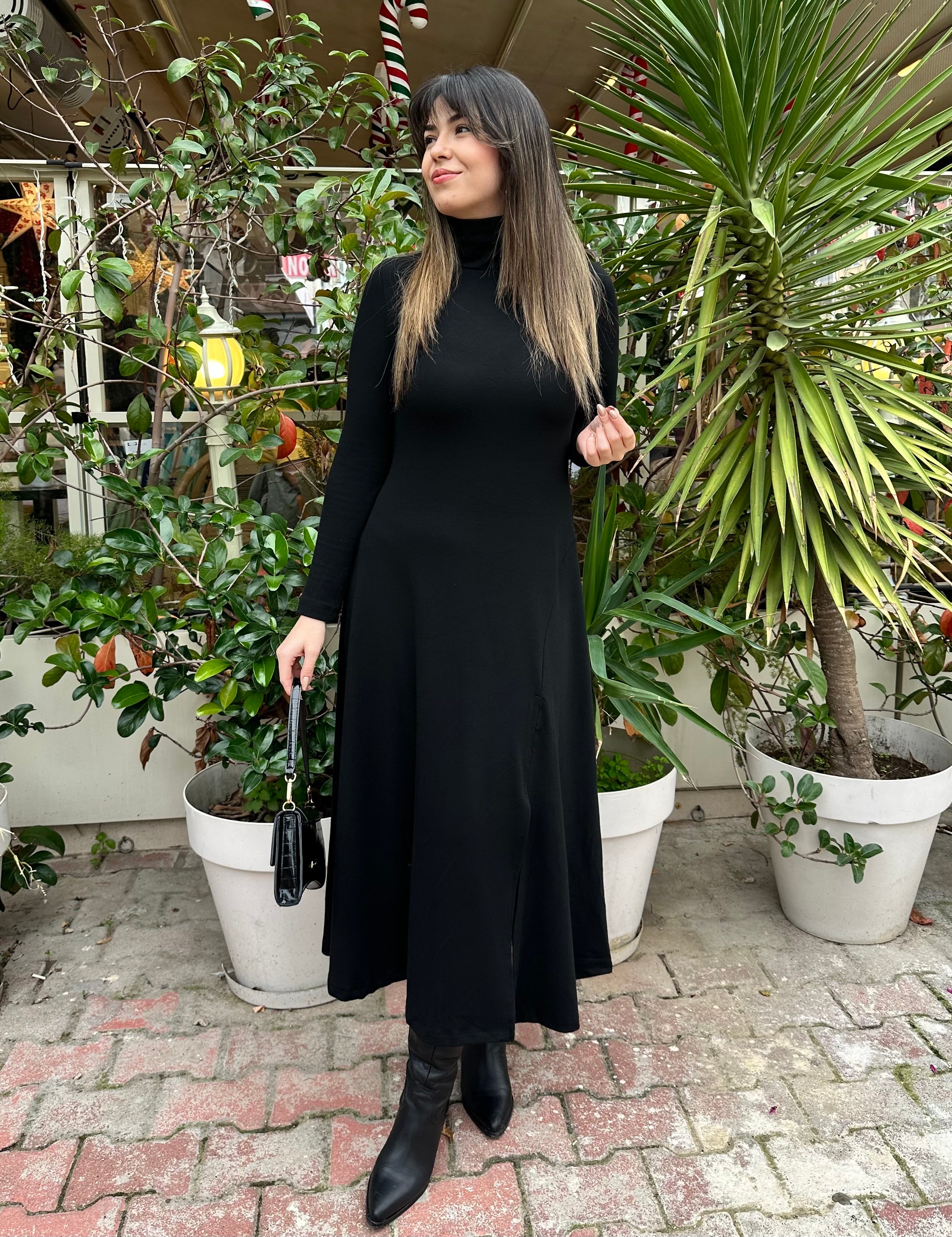 Çilek Siyah Yırtmaçlı Elbise