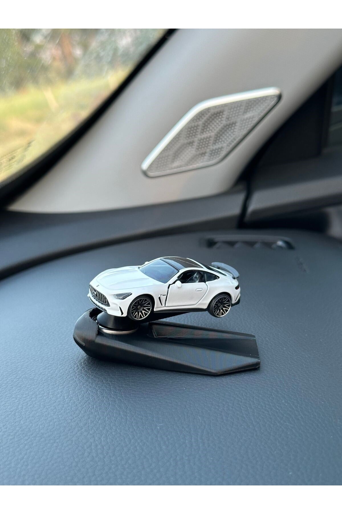 Mercedes-AMG GT 63 Beyaz Metal Araç Torpido Drifter Seti Torpido Süsü