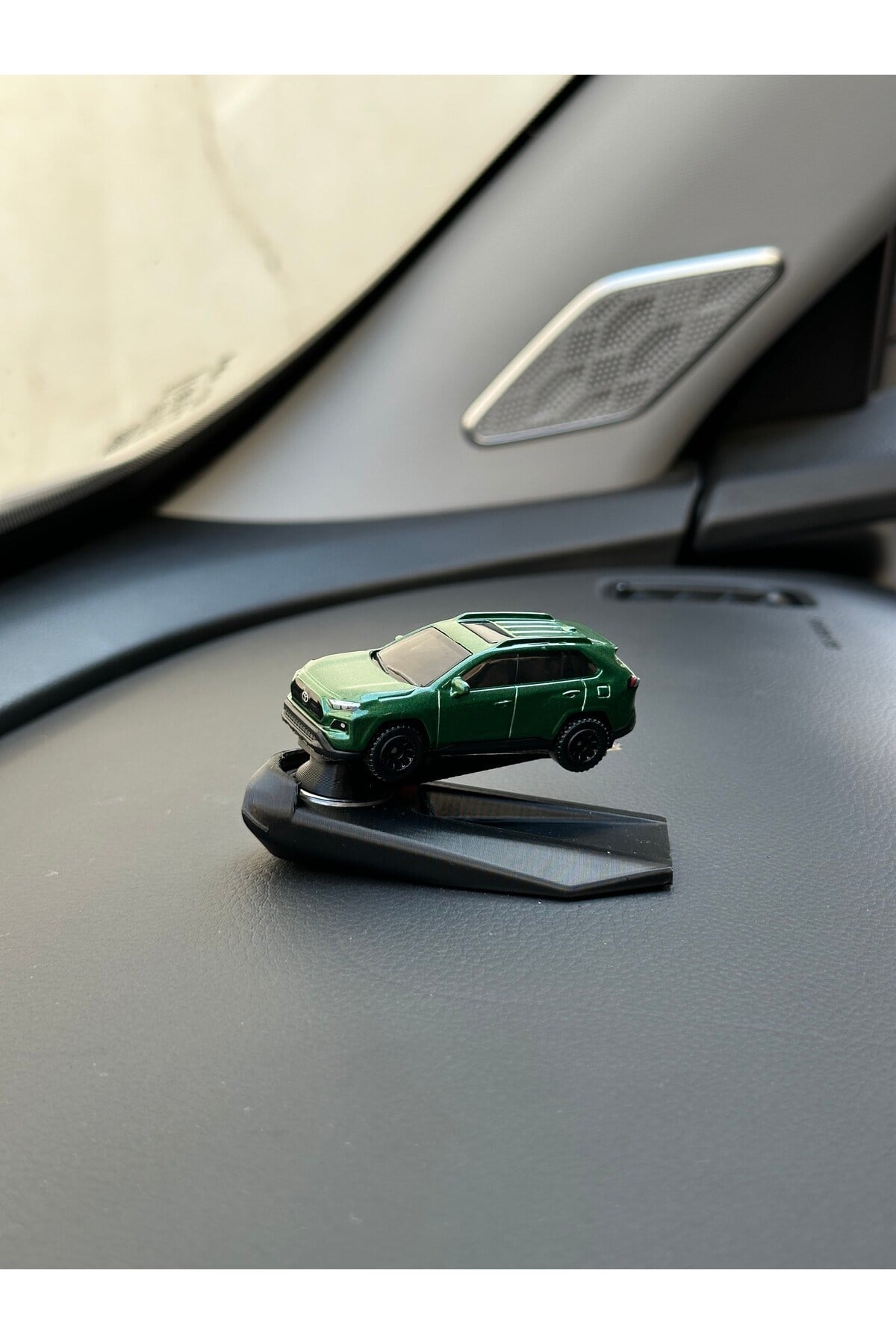 Toyota RAV4 Yeşil Metal Model Torpido Drifter Seti Torpido Süsü