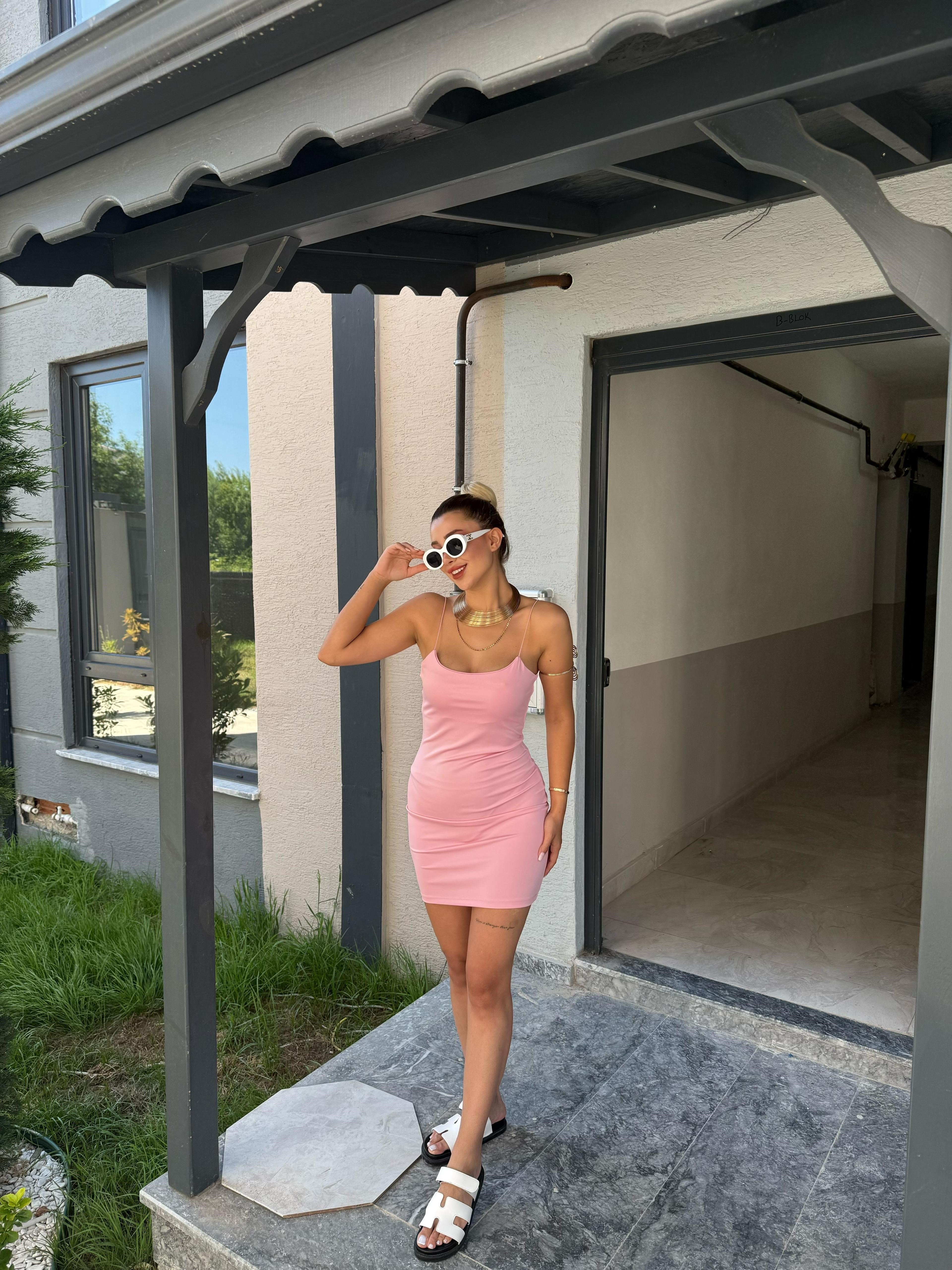 Modal askılı elbise pembe