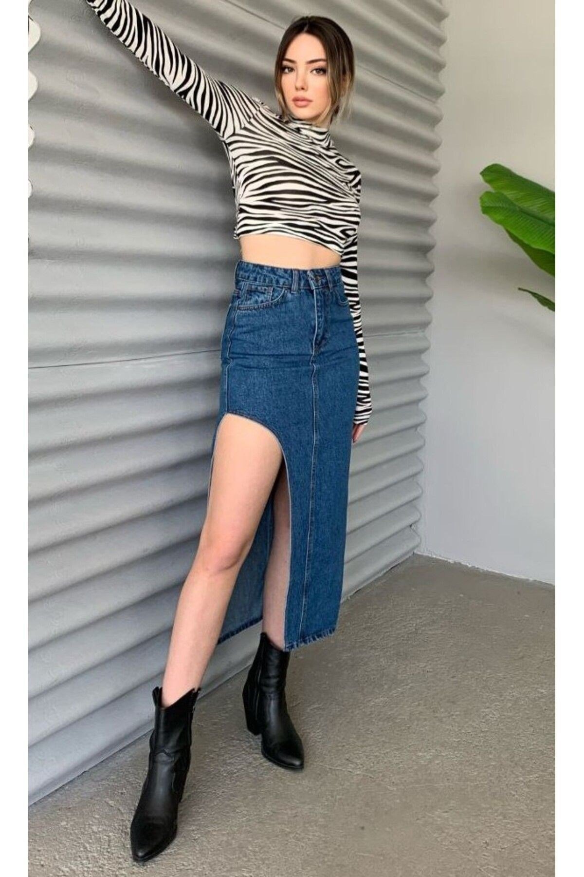 Kadın Mavi Renk Yandan Derin Yırtmaç Detaylı Uzun Denim Etek Midi Boy