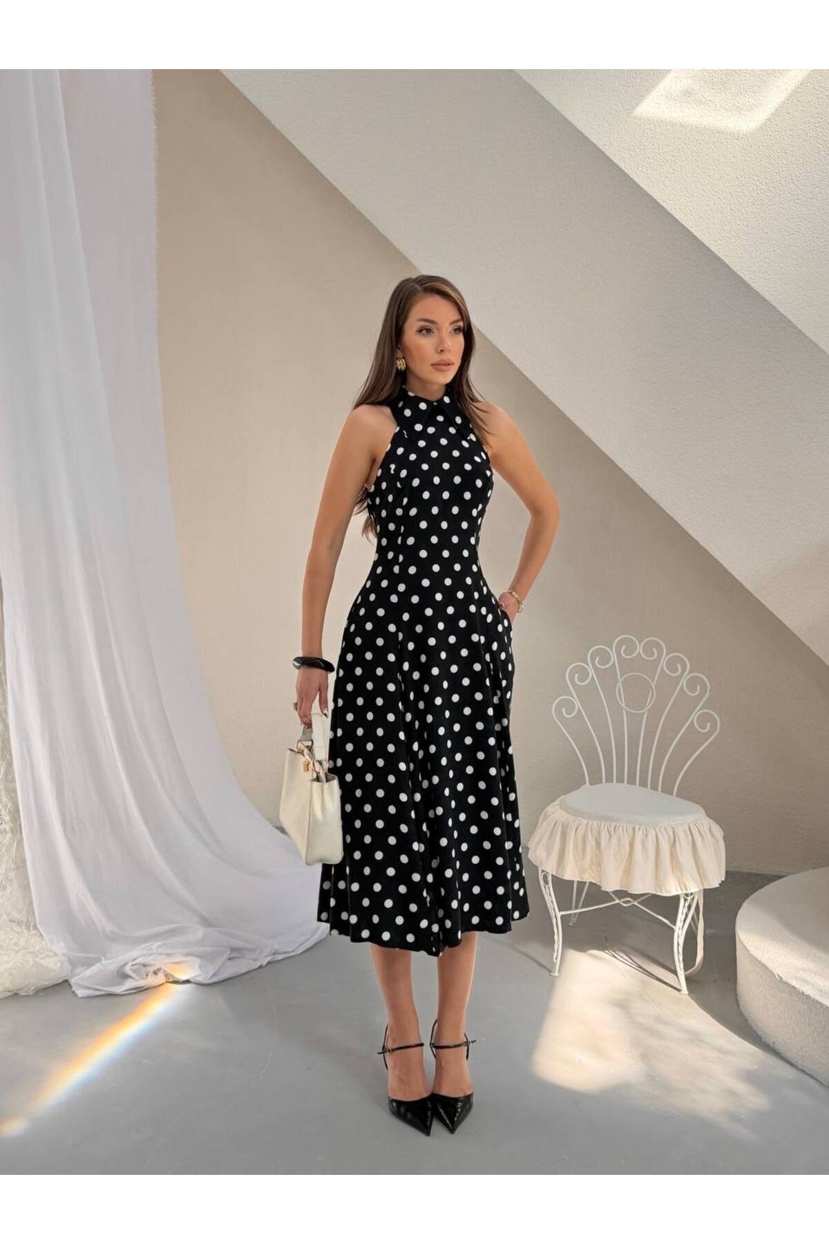 Premium Puantiyeli Halter Yaka Midi Elbise Şık ve Zarif Tasarım