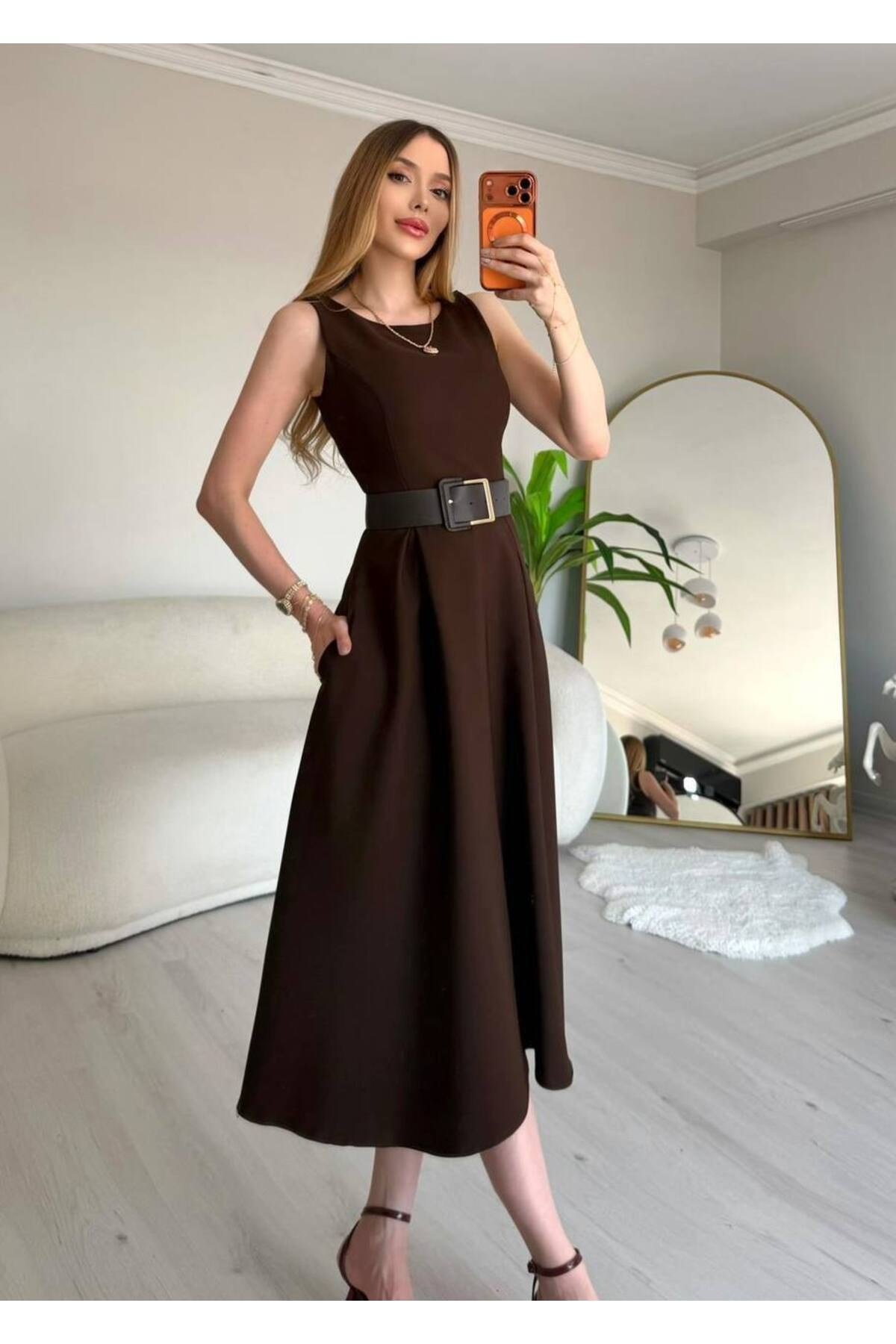 Premium Şık Kadın Elbise – Kolsuz Maxi Boy, Zarif Siluetli Modern Tasarım