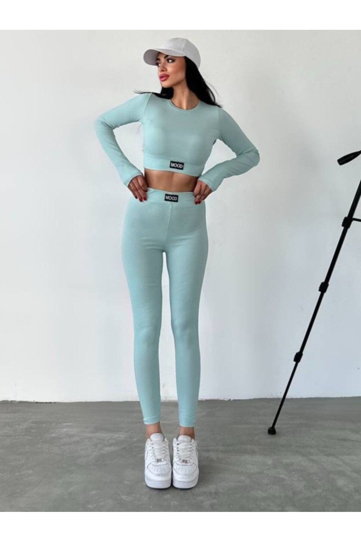 Uzun Kollu Parmak Detaylı Crop Ve Tayt Takım Sporcu Tayt Takım
