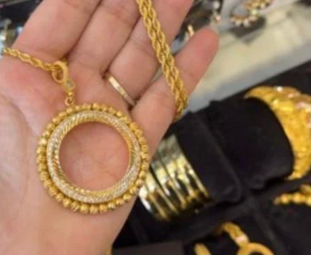 Dorika Model yarım altın kolye boş