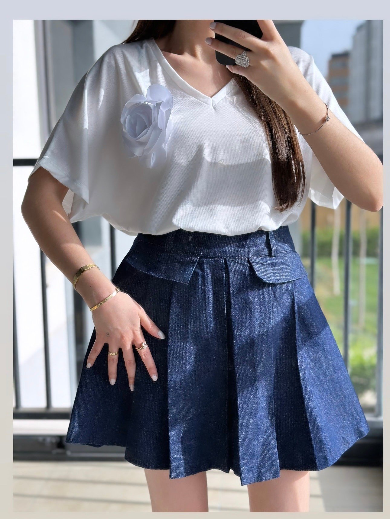 GÜL DETAYLI TİŞÖRT
