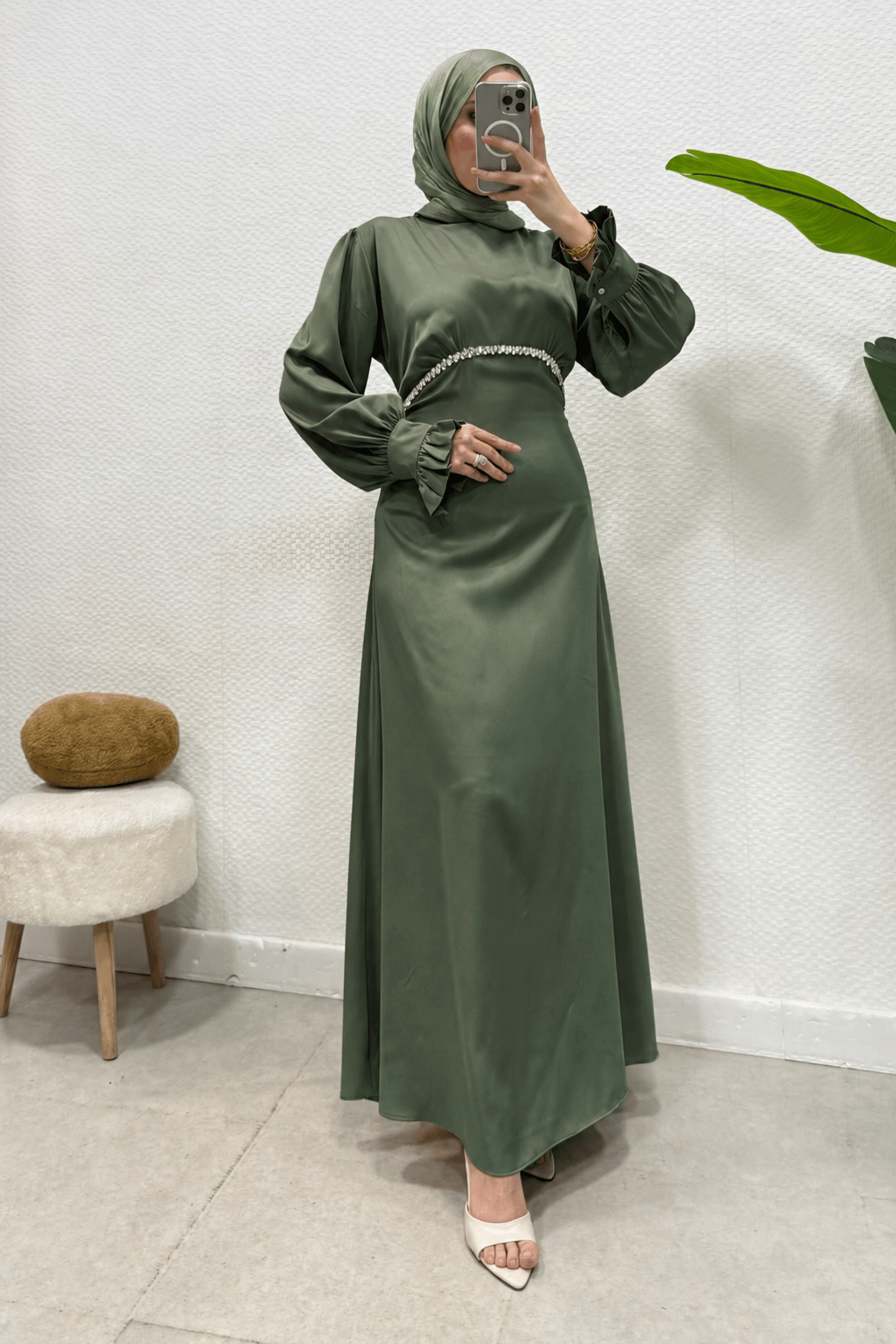 Ahur Taşlı Kolları Fırfırlı Saten Tesettür Abiye- Haki