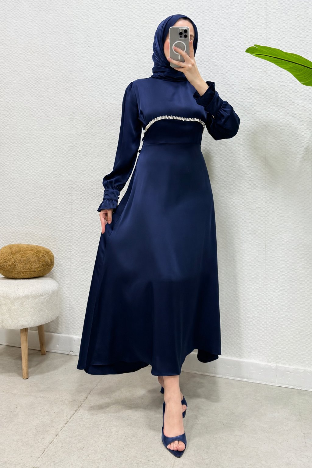 Ahur Taşlı Kolları Fırfırlı Saten Tesettür Abiye- Lacivert