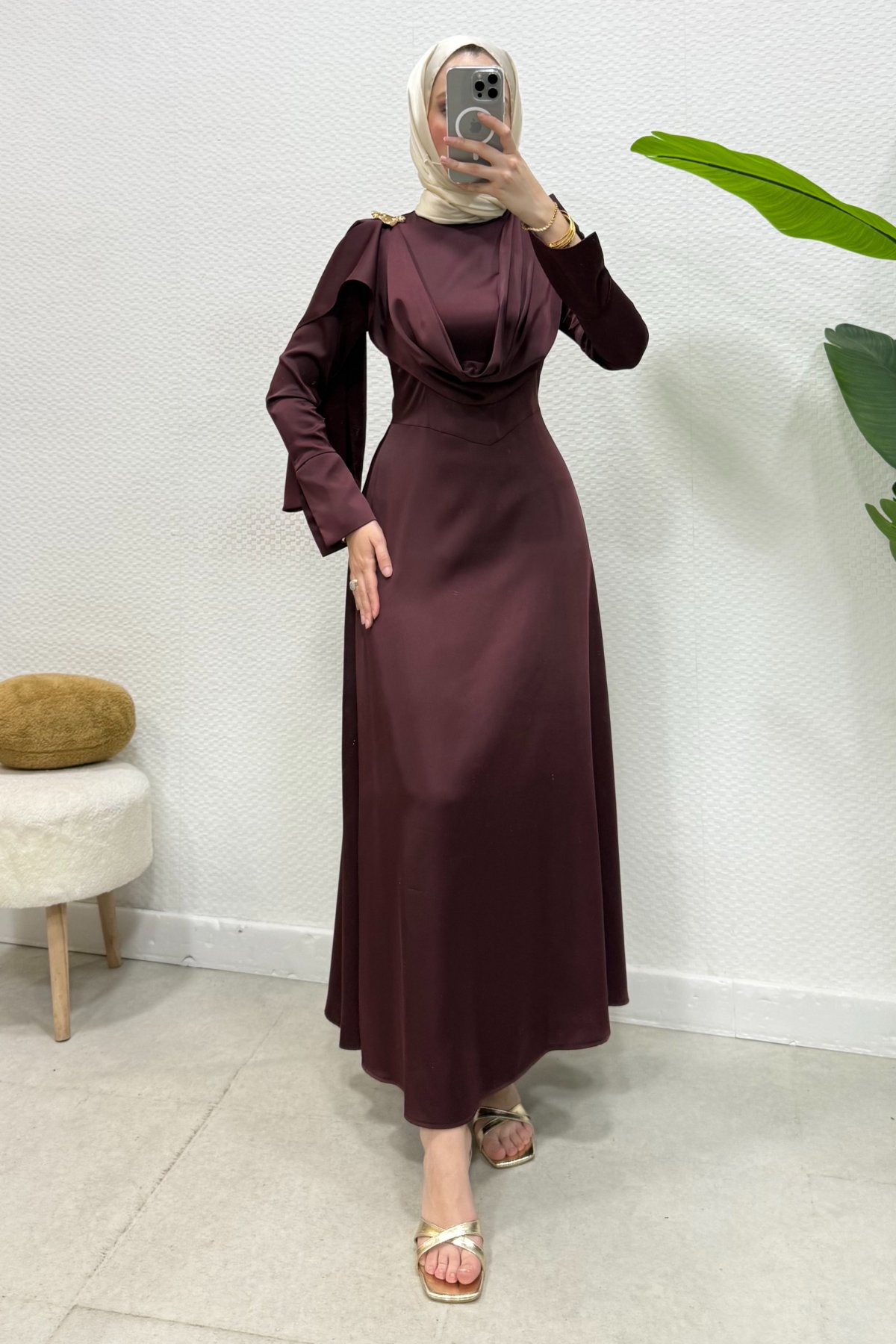Bonna Broşlu Saten Tesettür Abiye- Mürdüm