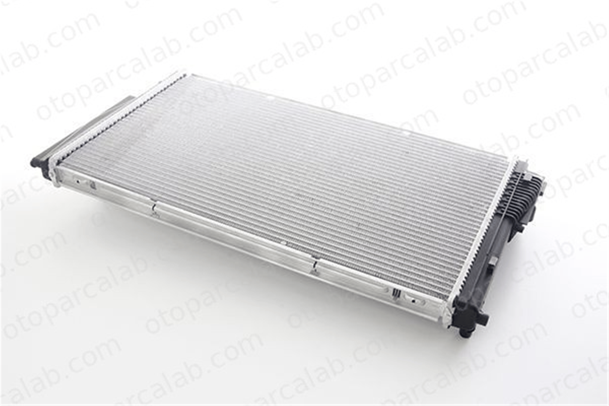 BSG 15-520-016 Su Radyatörü BMW 1 3 H1BG8005CD 2372158