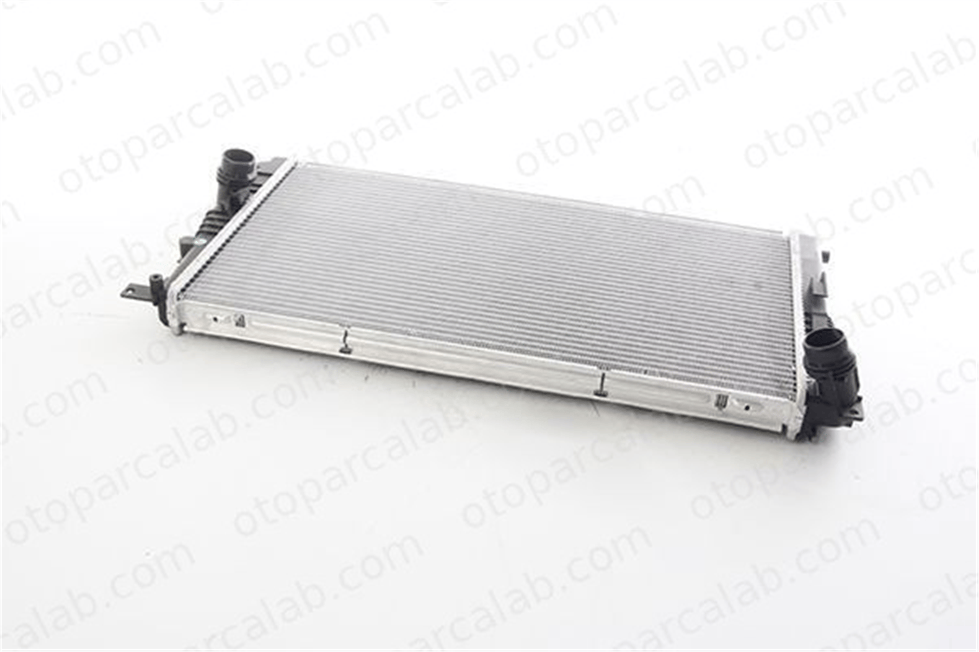 BSG 15-520-030 Su Radyatörü BMW 1 3 Gran Turismo 4S6H8005DA 1141490