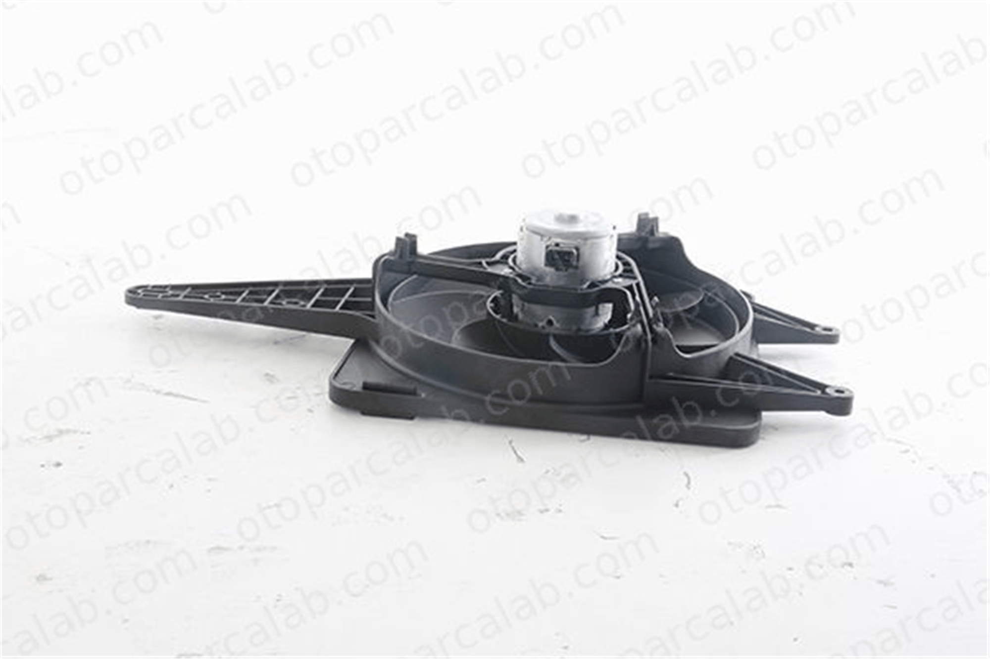 BSG 25-510-011 Radyatör Fan ve Motoru LANCIA DEDRA FIAT TEMPRA 7615023 46524328