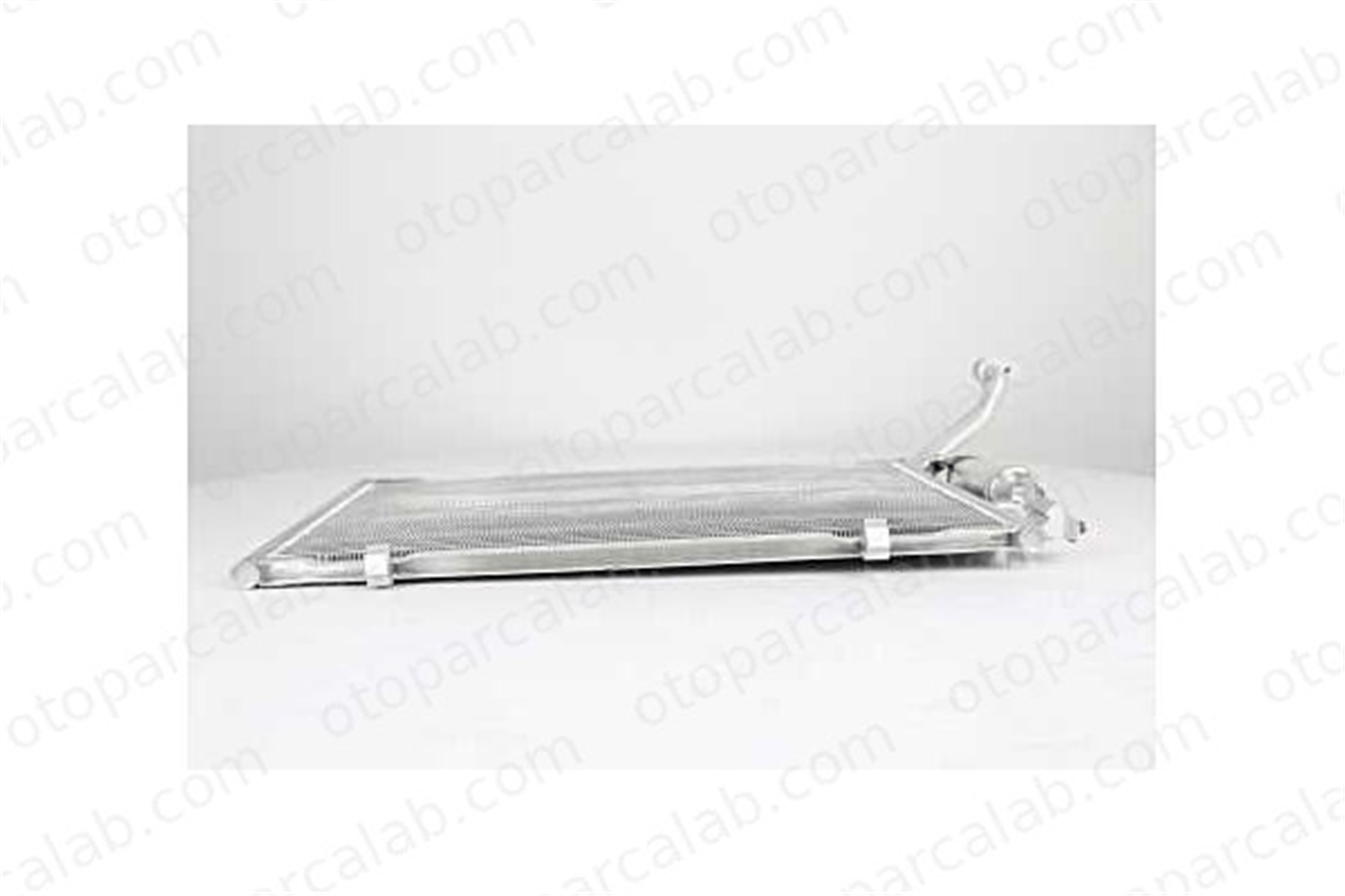 BSG 30-525-018 Klima Radyatörü FORD FIESTA VI B-MAX 1751976 1755481