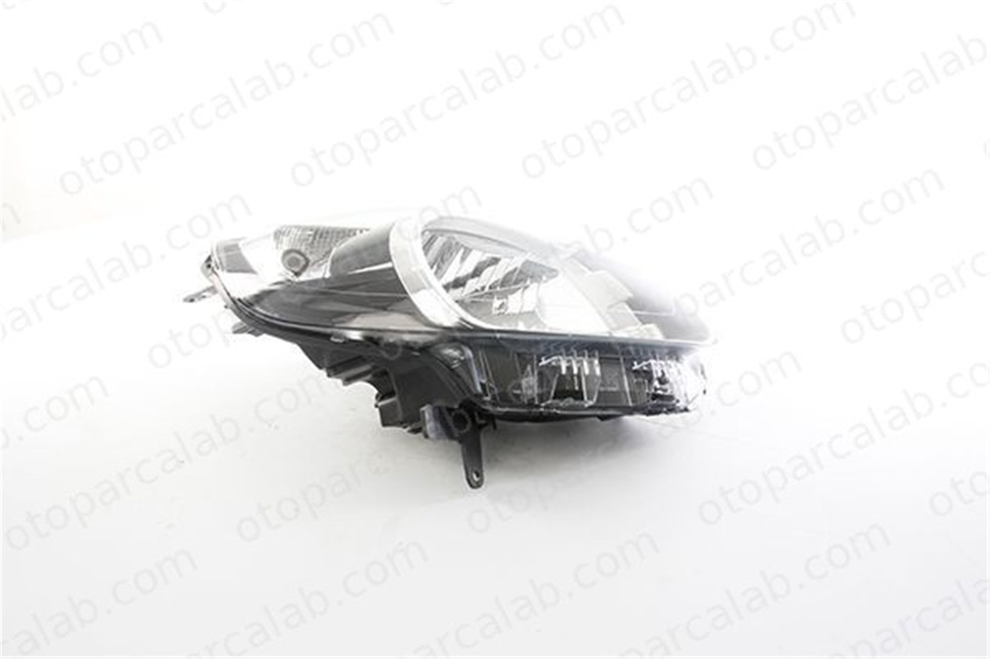 BSG 75-800-069 Far Sağ RENAULT KANGOO / GRAND KANGOO II KANGOO Express 260103948R