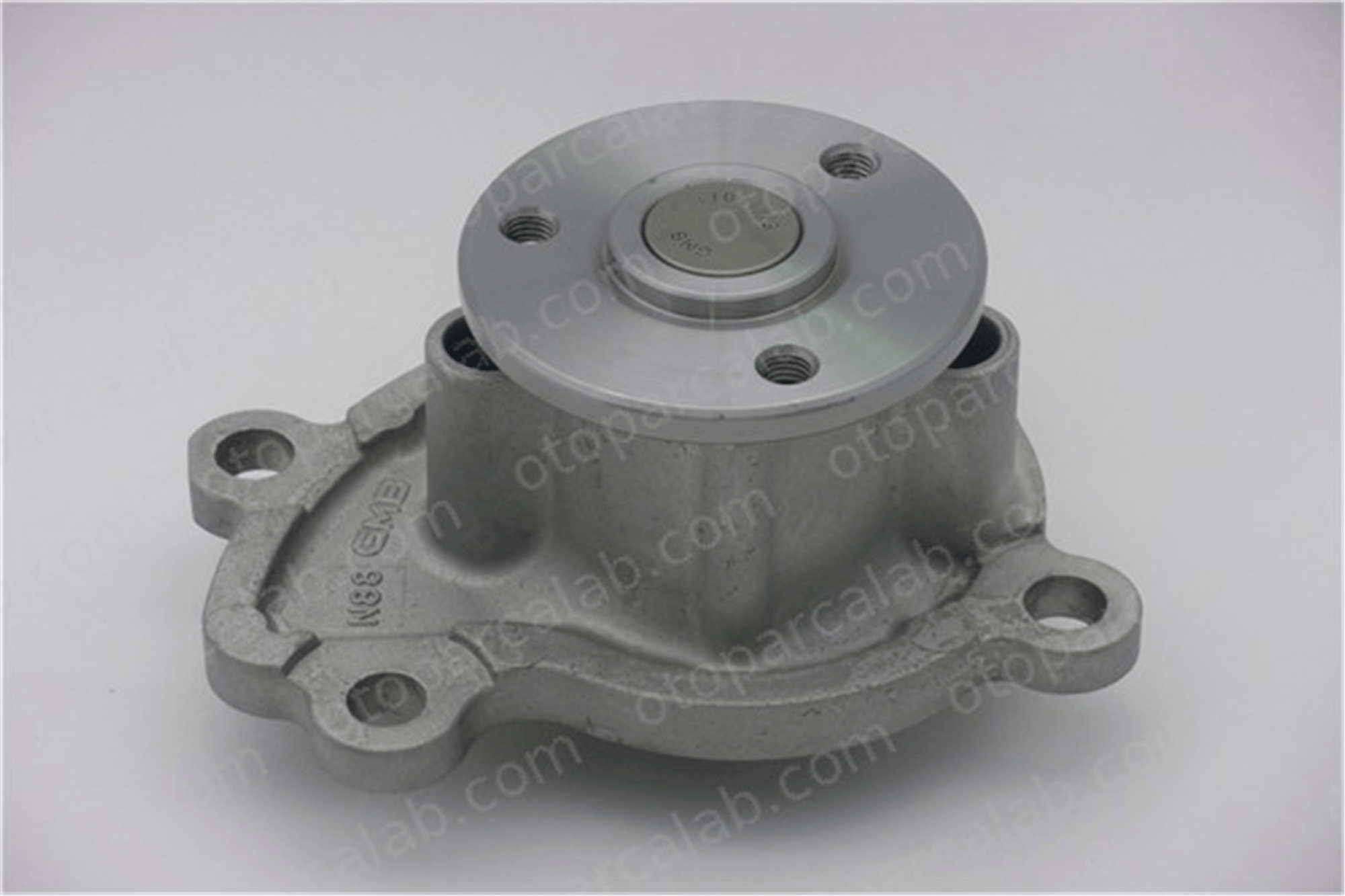 GMB GWN-88A Devirdaim Su Pompası DACIA DUSTER NISSAN JUKE 210100906R 21010EE025
