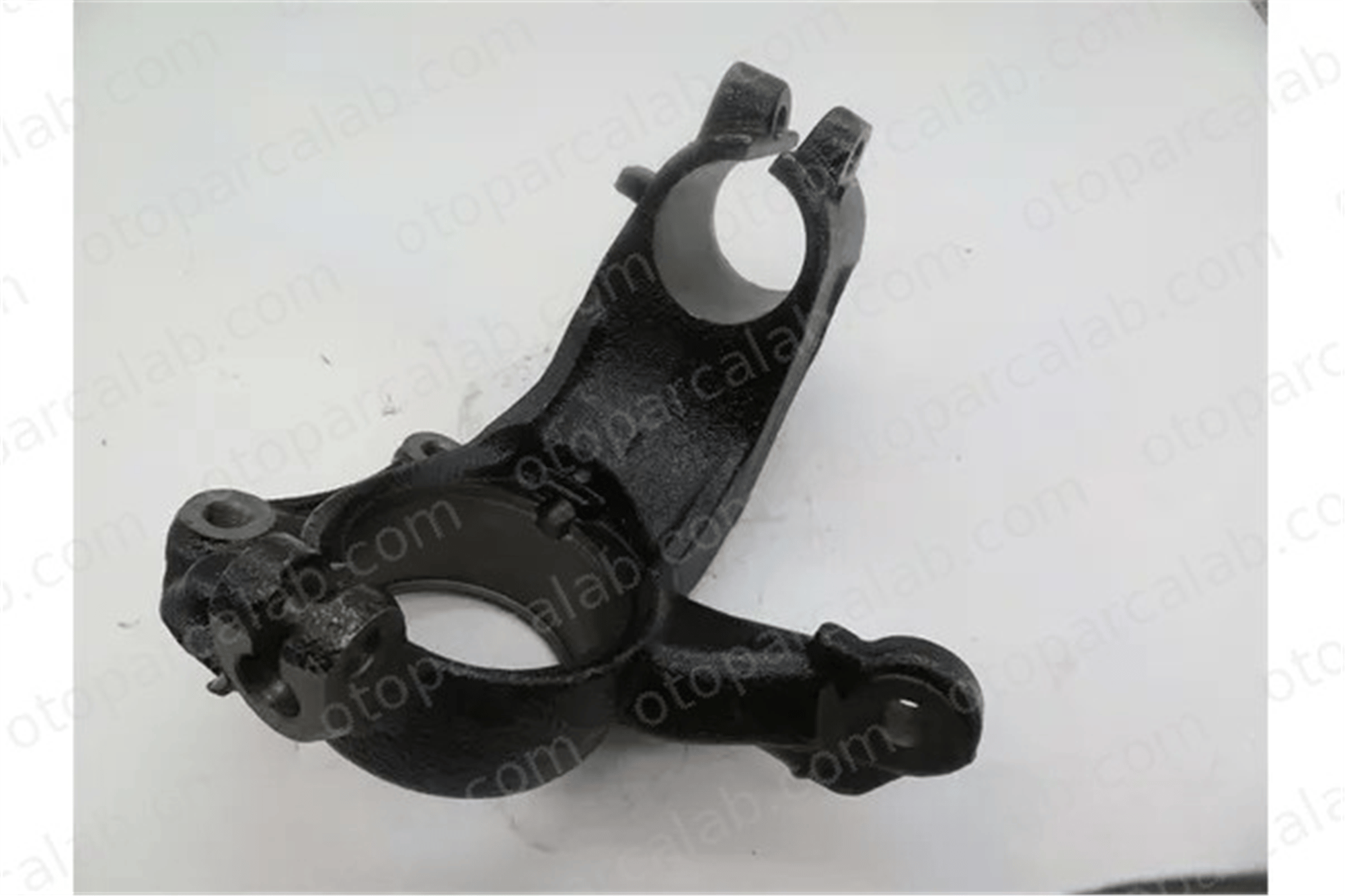 MGA 71303 Aks Taşıyıcı Ön Sağ CITROËN DS3 PEUGEOT 2008 I 364790 364789